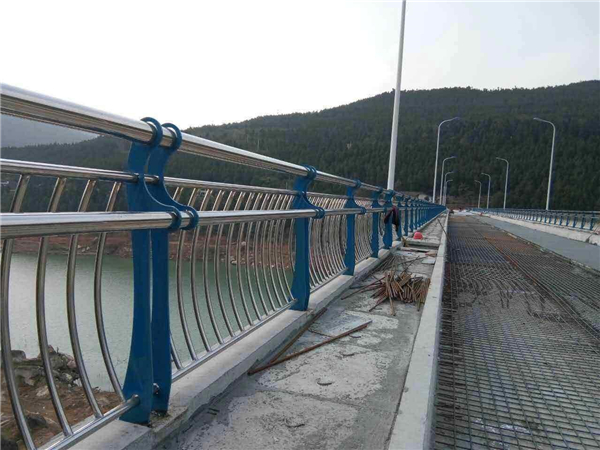 金昌不锈钢桥梁护栏的特点及其在桥梁安全中的重要作用