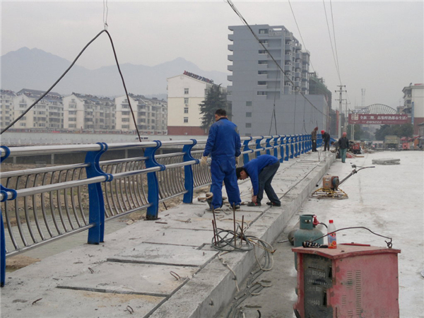 金昌不锈钢复合管护栏常见问题及解决方案